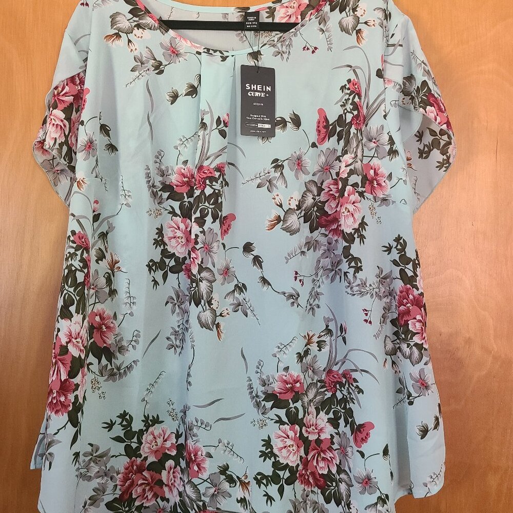 NWT flowy top sz 24/26